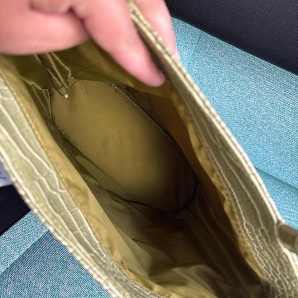 Estee Lauder Green and Cream Tote Bag with Structured Design - Picture 3 of 4